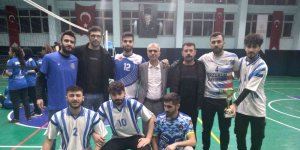Voleybol turnuvasında renkli görüntüler ortaya çıktı