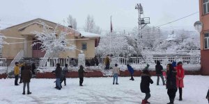 Karlıova'da okullara kar tatili