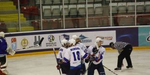 Erzurum Büyükşehir Belediyesi Buz Hokey Takımı, Süper Lig'de şampiyonluğa koşuyor