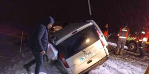 Ağrı'da kar yağışı kazayı getirdi: 3 yaralı