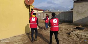 Kızılay'ın gönüllü gençleri Diyadin'de ihtiyaç sahiplerini ziyaret etti