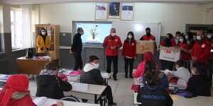 Türk Kızılay, 'Minik Eller Üşümesin Projesi' ile 10 bin çocuğu ısıtacak