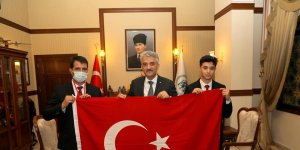 Gaziantep'ten gönderilen bayrak ve toprak Erzincan'da teslim alındı