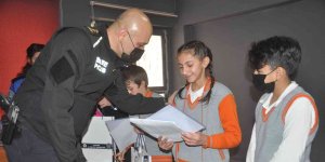 Yüksekovalı öğrencilerden 'Türk Polisi' etkinliği