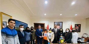 Başarılı voleybolculara hediye