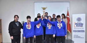 Hamle sporcuları yüzmede hamle yaptı