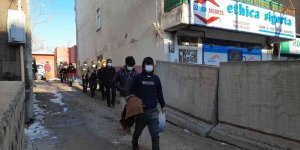 Kars'ta yakalanan 28 düzensiz göçmen sınır dışı edilecek