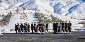 Hakkari'de şehit askerler için tören düzenlendi