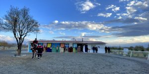 Türkiye Jokey Kulübü Atla Terapi Merkezinin duvarları engelliler için tuvale dönüştü