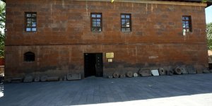 Bitlis'in tarihine ışık tutan eserler müzeye dönüştürülen tarihi binada sergileniyor