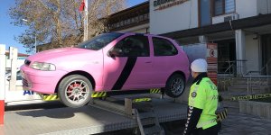 Malatya'da vatandaşlara emniyet kemerinin önemi simülatörle anlatılıyor