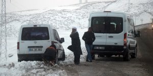  Ağrı'da ulaşıma kar engeli