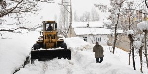 Muş Belediyesinin karla mücadele çalışmaları sürüyor
