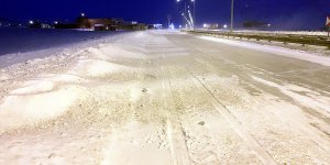 Ardahan ve Kars'ta kar ve yoğun tipi ulaşımı aksattı