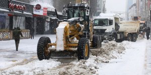 Van'da 120 bin ton kar şehir dışına taşındı