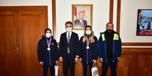 Türkiye Şampiyonu Boksörlere hediye