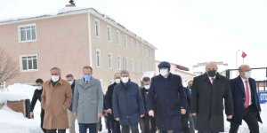 İçişleri Bakan Yardımcısı Muhterem İnce, Karayazı'da incelemelerde bulundu