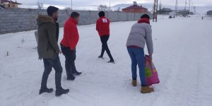 Türk Kızılay Diyadin gönüllüleri sokak hayvanlarını unutmadı