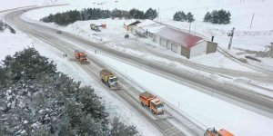 Erzincan'da kar ve tipi, karayolu, demiryolu ile havayolu ulaşımını aksattı