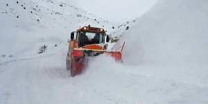 Tunceli-Ovacık ile Tunceli-Hozat kara yolları kar ve tipi nedeniyle ulaşıma kapatıldı