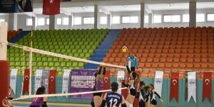 Voleybol 2. Lig: Elazığ Belediyesi Voleybol: 3 - Lice Gençlikspor: 0