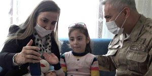 Elazığ depreminin simgesi 'Yüsra Bebek' büyüdü, kendisini kurtaran jandarma ile ilk kez görüştü