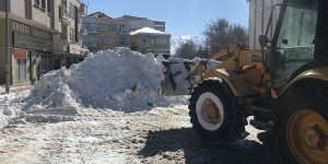 Malatya'da karla mücadele çalışmaları sürüyor