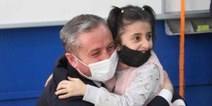 Ağrı'da öğrencilerin karne sevinci