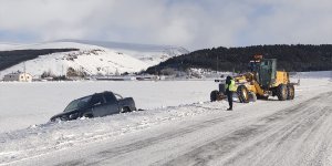 Ardahan'da kar ve tipi yüzünden yolda kalan 11 araç kurtarıldı