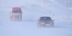 Kars'ta kar ve tipi etkili oluyor