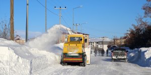 Bitlis'te 40 araç ve 80 personelle karla mücadele çalışması