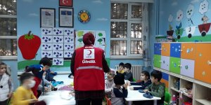 Baskil'de öğrencilere giyim yardımı