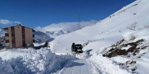 Arapgir'de kar yağışı sonrası yollar açılıyor