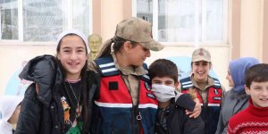Bitlis'te 30 öğrenci jandarma tarafından 'Kesişme iyi ki varsın Eren' filmine götürüldü
