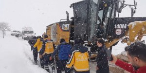 Elazığ'da mahsur kalan yaşlı hastanın yardımına sağlık ekipleri yetişti