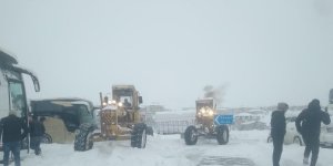 Malatya'da karla mücadele sürüyor