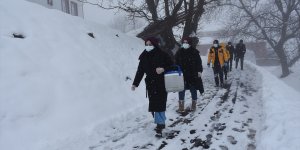 Sağlık ekiplerinden Hakkari'nin zorlu coğrafyasında "aşı" seferberliği