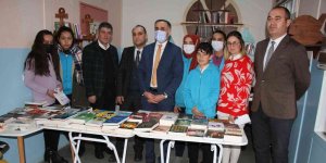 'Gezici kütüphane' çocukları kitapla buluşturuyor