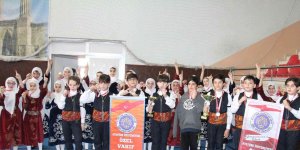 Okullar arası halk oyunları nefes kesti