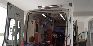 Yolcu otobüsü kaza yapan tıra çarpıp devrildi, 1 kişi öldü, 27 kişi yaralandı