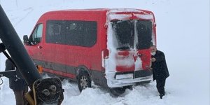 Ardahan'da kar nedeniyle ulaşıma kapanan 39 köy yolu açıldı