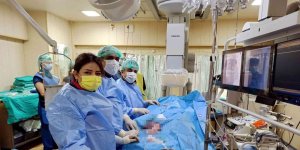 Kalbinde delik bulunan 2 çocuk katater anjiyografi ile sağlığına kavuştu