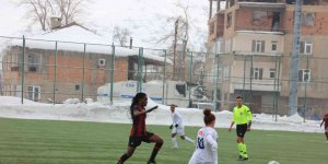 Turkcell Kadın Futbol Süper Ligi: Hakkari Gücü Kadın Takımı: 1 - Fatih Karagümrük: 1