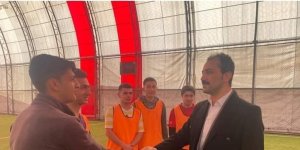 Kaymakam Kundakçı turnuvaya katılan gençlerle bir araya geldi