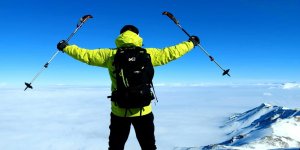 Kar ve sisle kaplı 3 bin 537 rakımlı Artos Dağı'na tırmandılar