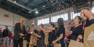 Voleybolda "Van'ın sultanları" şampiyon