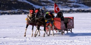 Donan Çıldır Gölü "Altın At Kristal Buz Festivali" ile şenlenecek