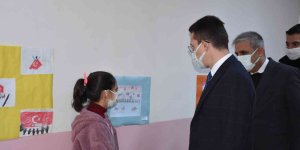 Genç ilçesinde öğrenciler '15 Temmuz' resim sergisi açtı