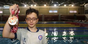 Görme engelli yüzücü Yaman Rüzgar, milli formayla şampiyonalara katılmak istiyor