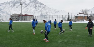 Namağlup lider Hakkarigücü Kadın Futbol Takımı'nda yüzler gülüyor